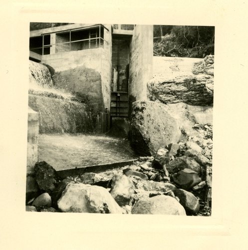 DocPictures/11-Deversoir_barrage_Lescun.jpg